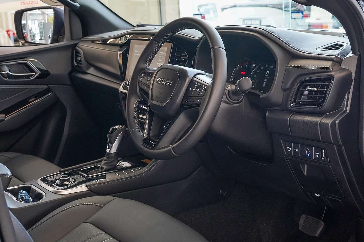 2025 Isuzu MU-X LS-T