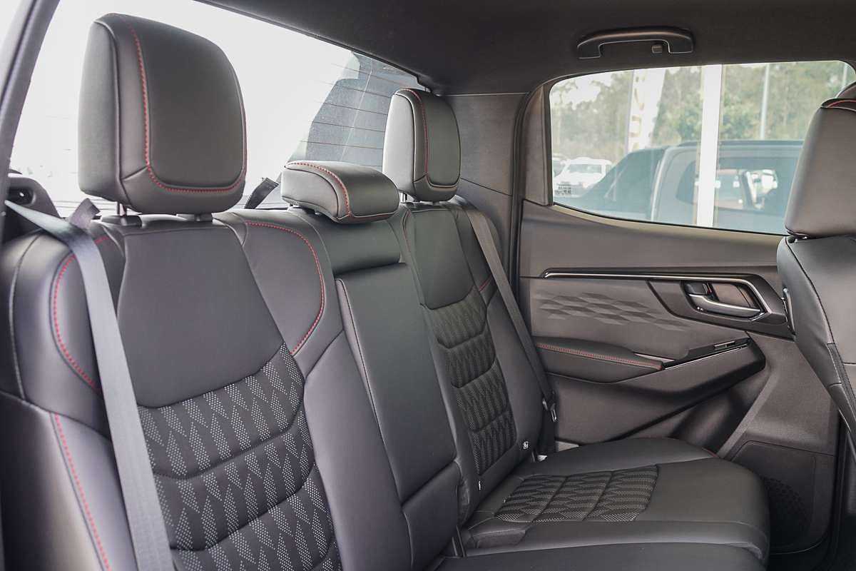 2025 Isuzu D-MAX X-TERRAIN 4X4