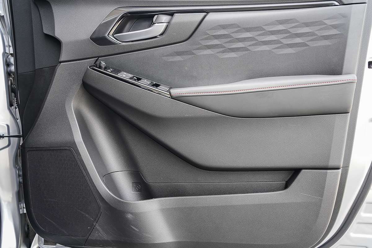 2025 Isuzu D-MAX X-TERRAIN 4X4