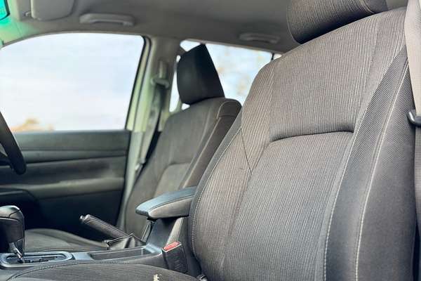 2016 Toyota Hilux SR GUN126R 4X4