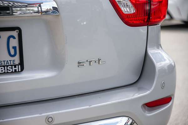 2019 Nissan Pathfinder ST-L R52 Series III