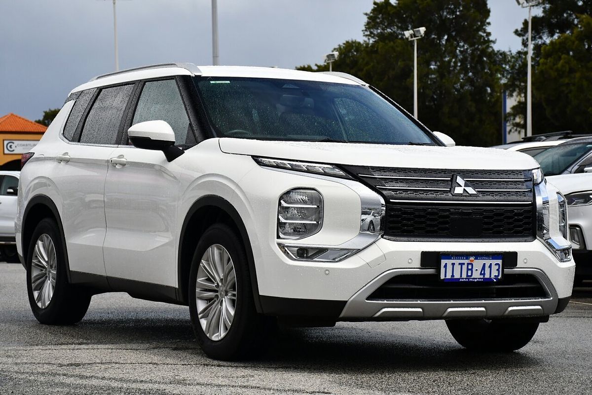 2024 Mitsubishi Outlander LS ZM