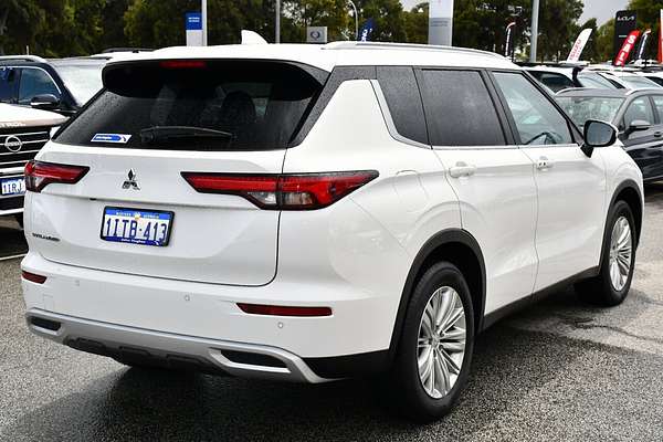 2024 Mitsubishi Outlander LS ZM