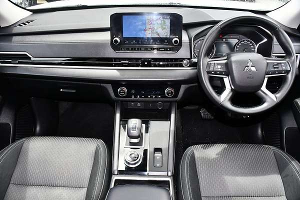 2024 Mitsubishi Outlander LS ZM