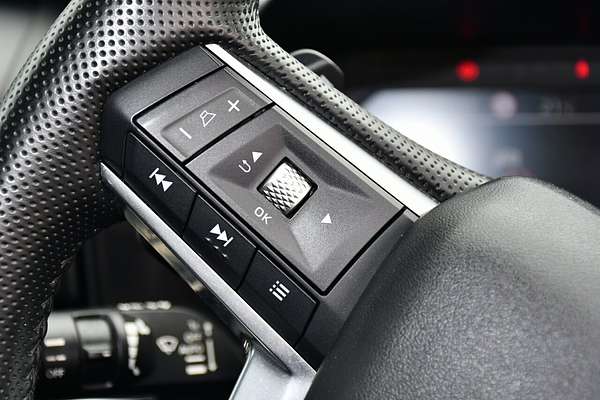 2024 Mitsubishi Outlander LS ZM