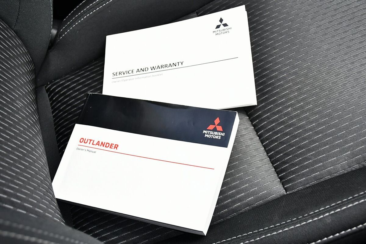 2024 Mitsubishi Outlander LS ZM
