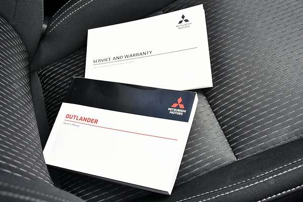 2024 Mitsubishi Outlander LS ZM