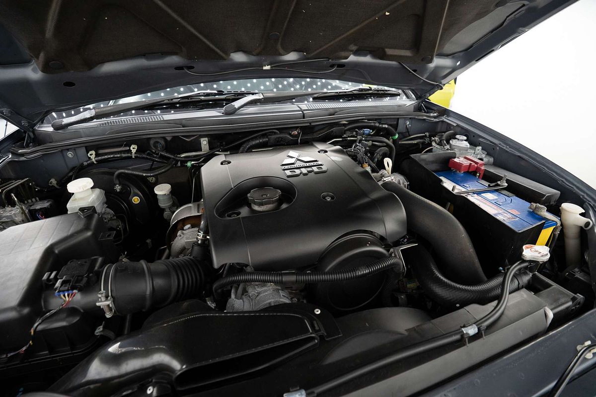 2014 Mitsubishi Triton GLX-R MN 4X4