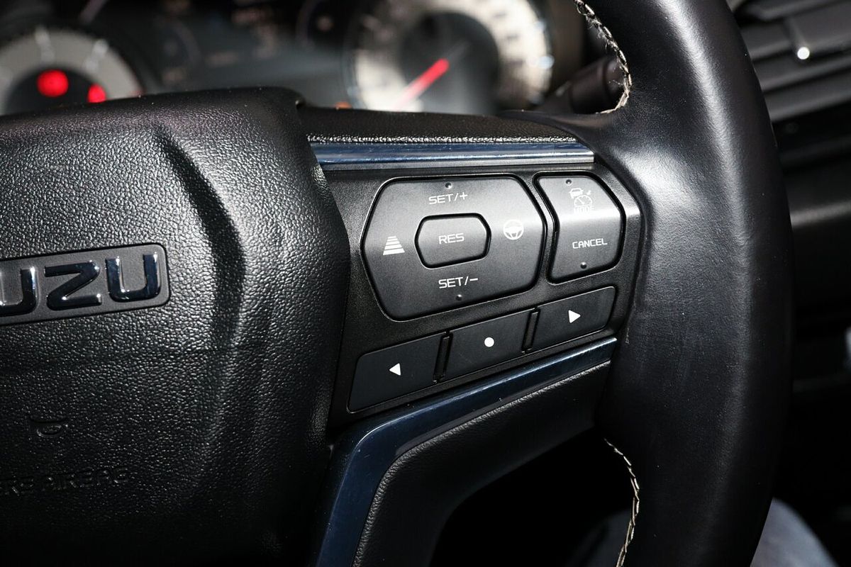 2023 Isuzu MU-X LS-T