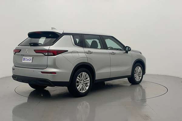 2022 Mitsubishi Outlander ES ZM