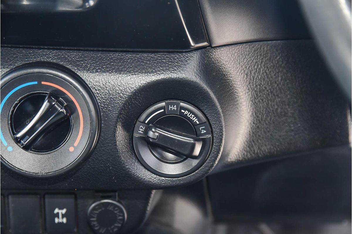 2018 Toyota Hilux SR GUN126R 4X4