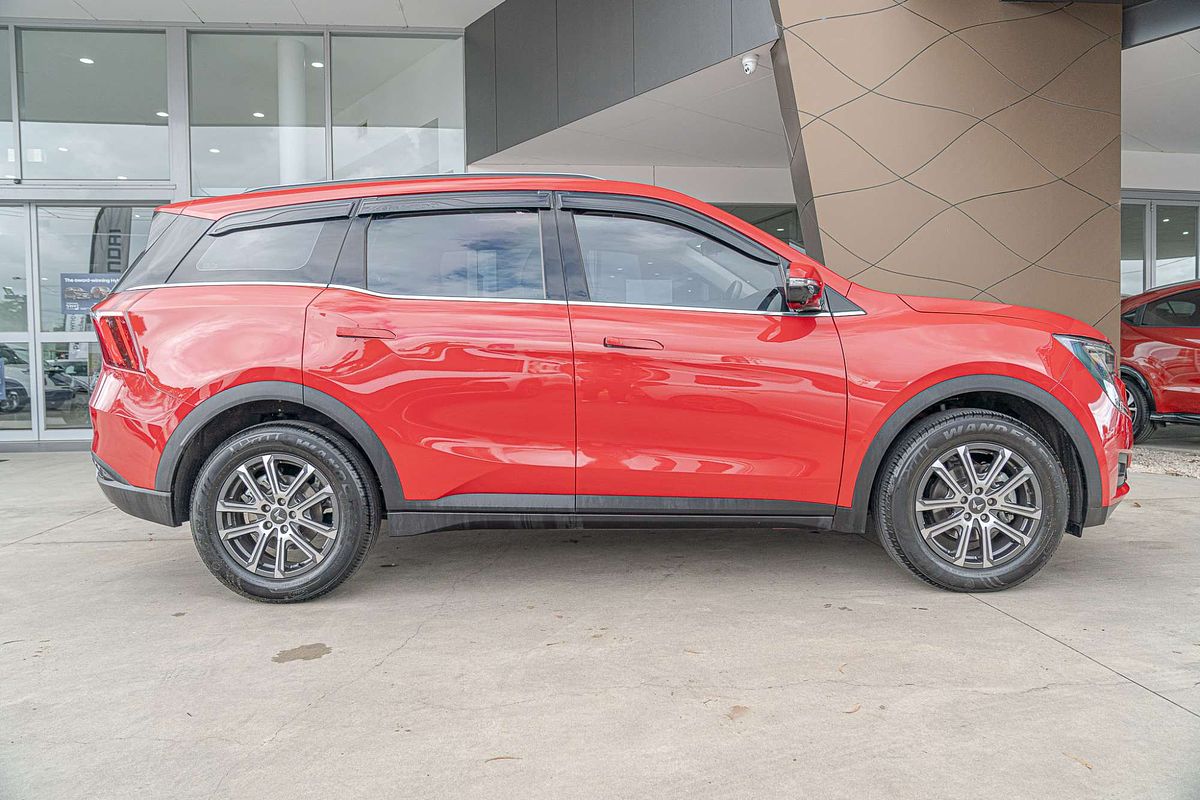 2024 Mahindra XUV700 AX7L