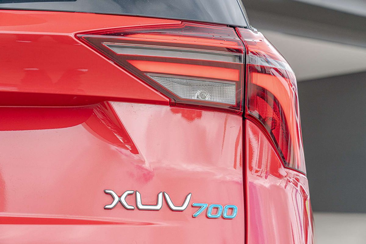 2024 Mahindra XUV700 AX7L