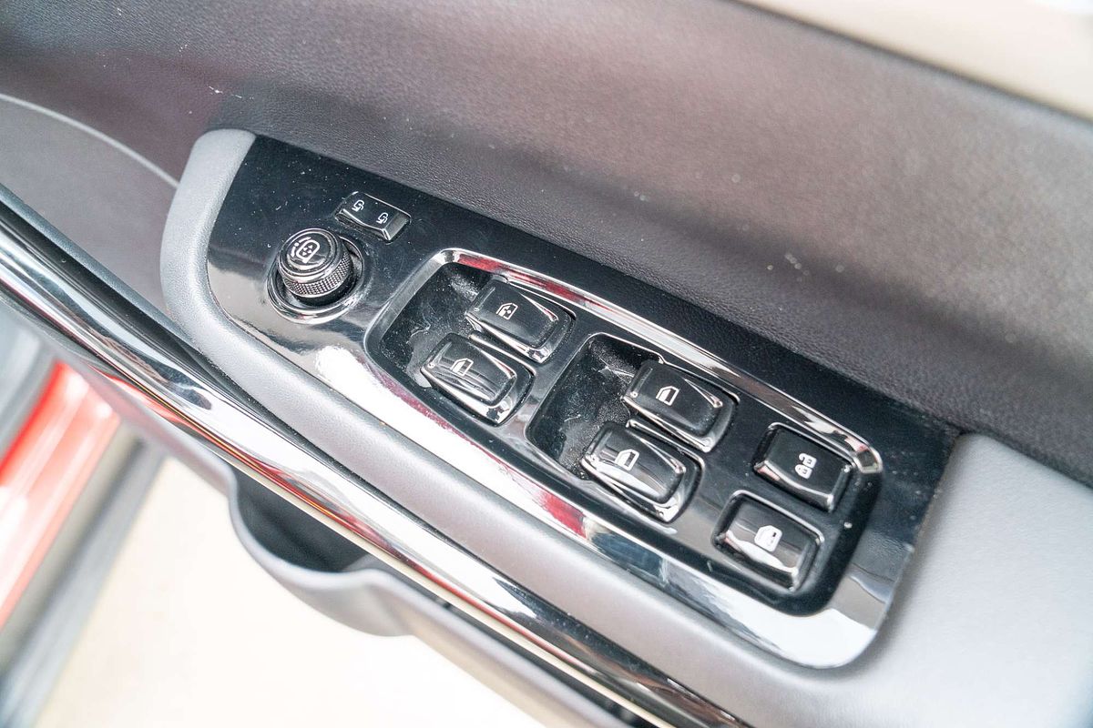 2024 Mahindra XUV700 AX7L