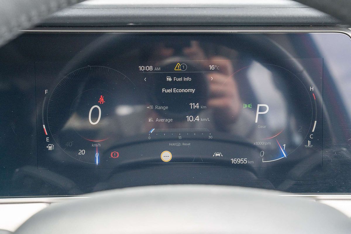 2024 Mahindra XUV700 AX7L