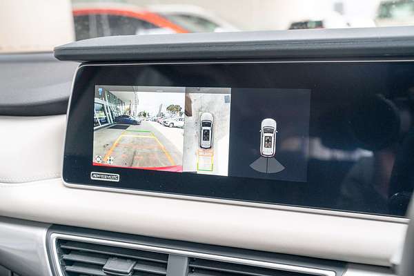 2024 Mahindra XUV700 AX7L