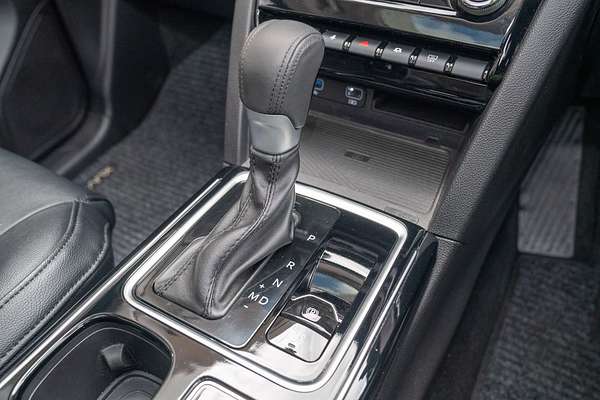 2024 Mahindra XUV700 AX7L