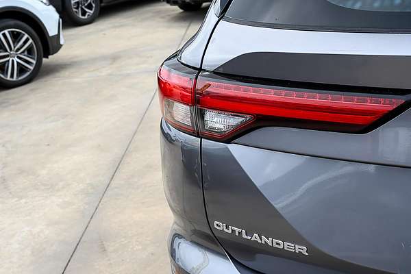 2022 Mitsubishi Outlander ES ZM