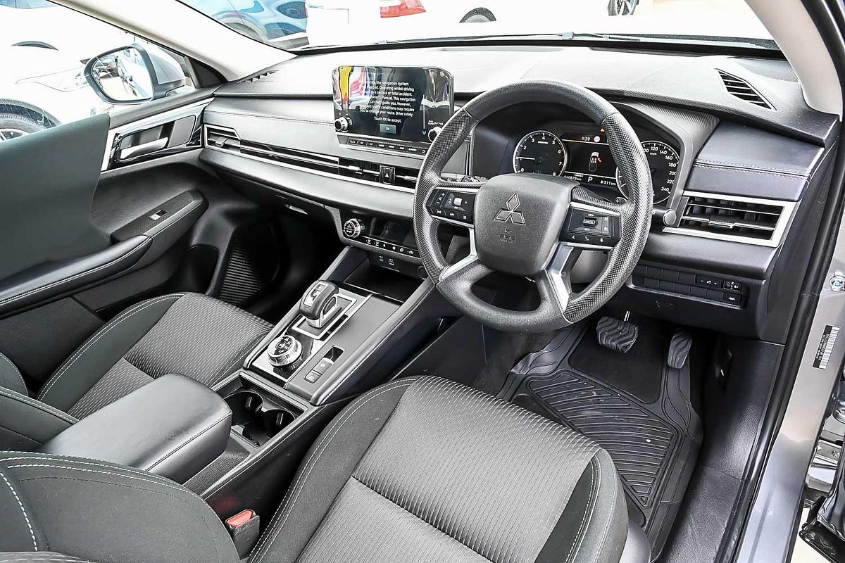 2022 Mitsubishi Outlander ES ZM