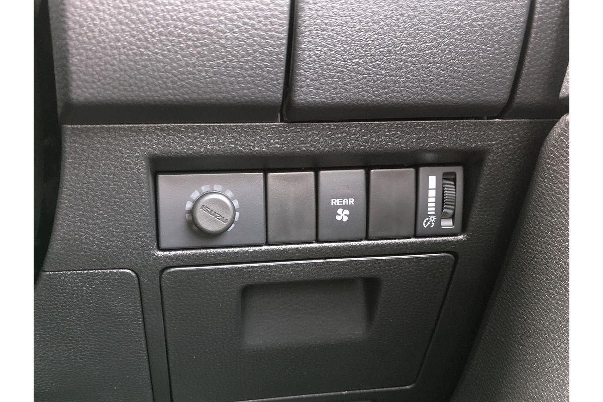 2025 Isuzu MU-X LS-M