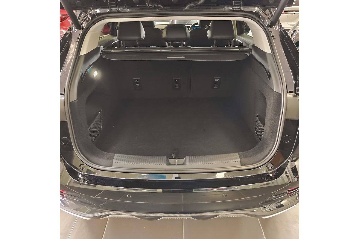 2025 MG HS Essence AS33