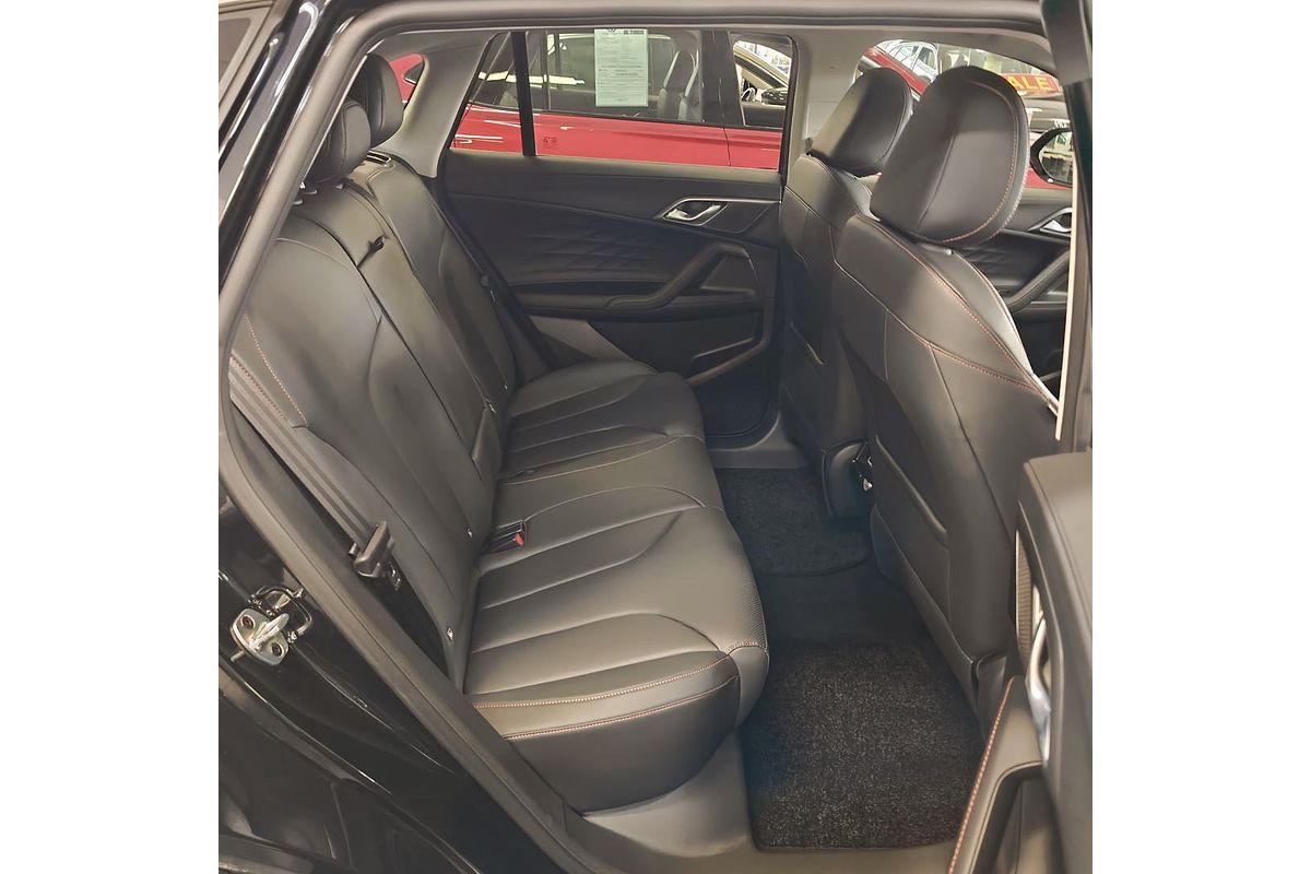 2025 MG HS Essence AS33