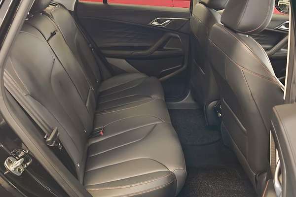 2025 MG HS Essence AS33