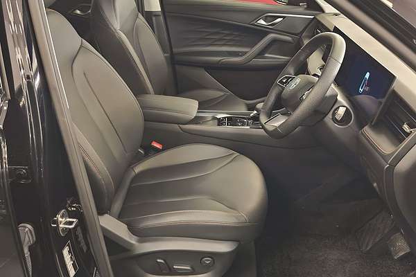 2025 MG HS Essence AS33