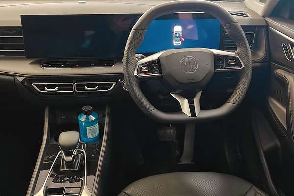 2025 MG HS Essence AS33