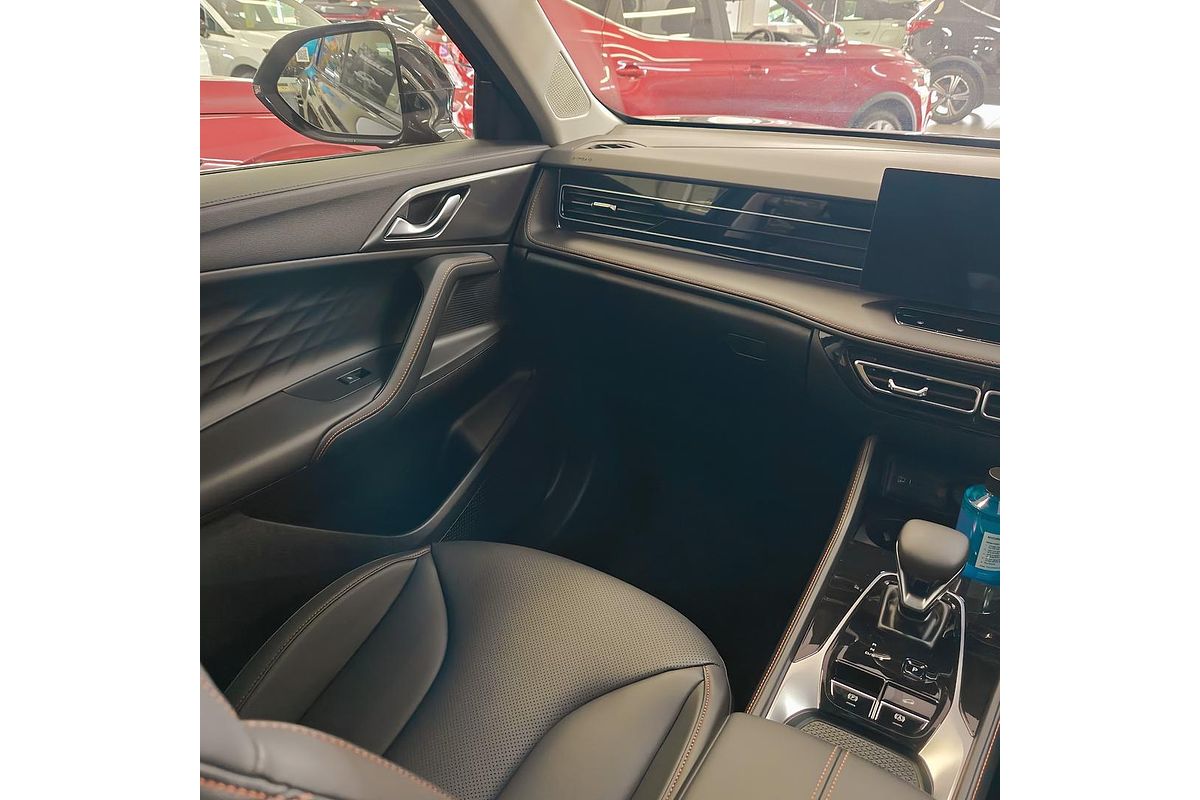 2025 MG HS Essence AS33