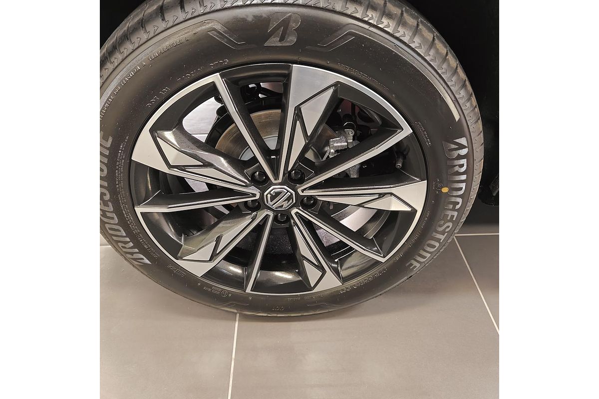 2025 MG HS Essence AS33