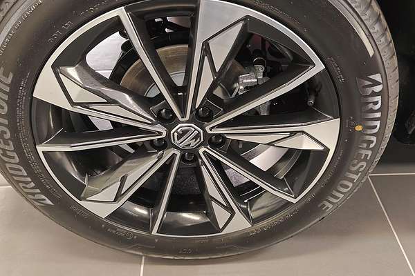 2025 MG HS Essence AS33