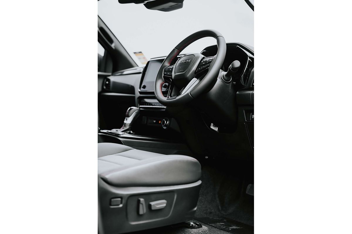 2025 Isuzu D-MAX X-TERRAIN  4X4