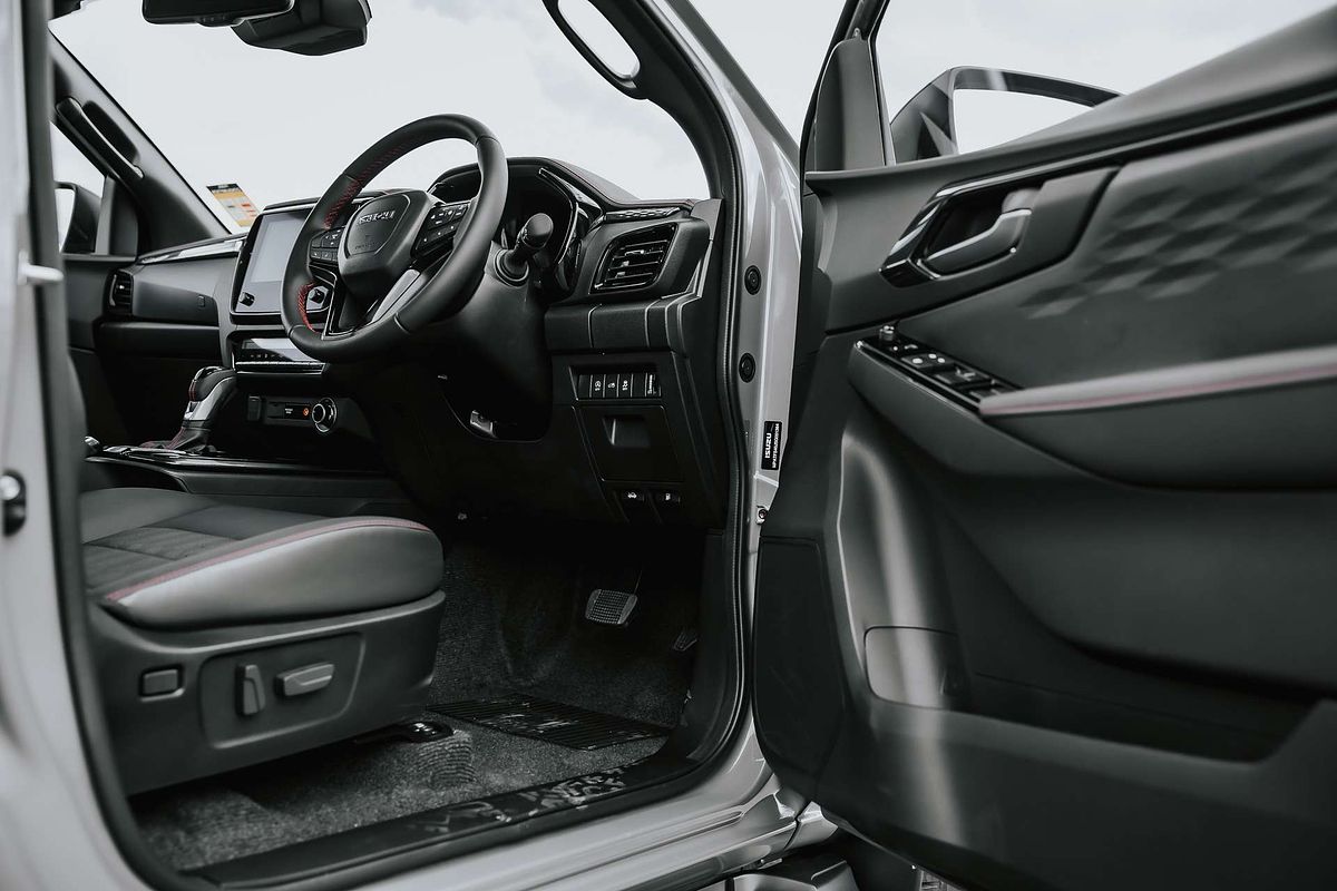 2025 Isuzu D-MAX X-TERRAIN  4X4