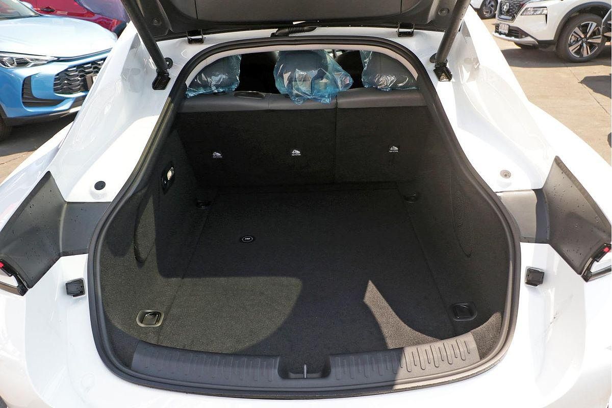 2025 MG IM5 Platinum P12L