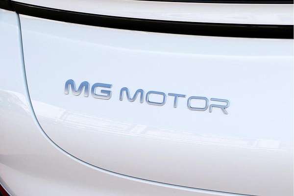 2025 MG IM5 Platinum P12L