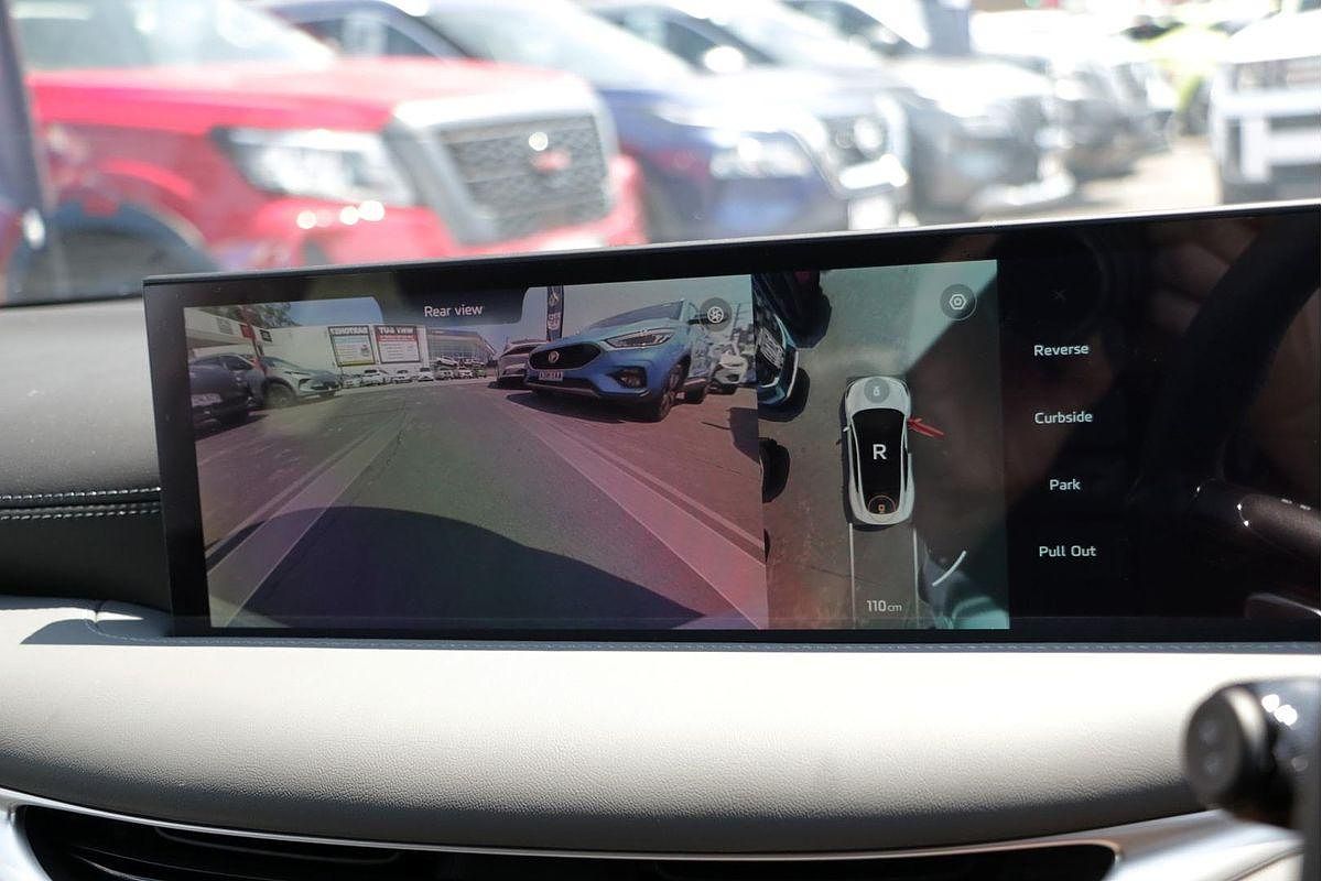 2025 MG IM5 Platinum P12L