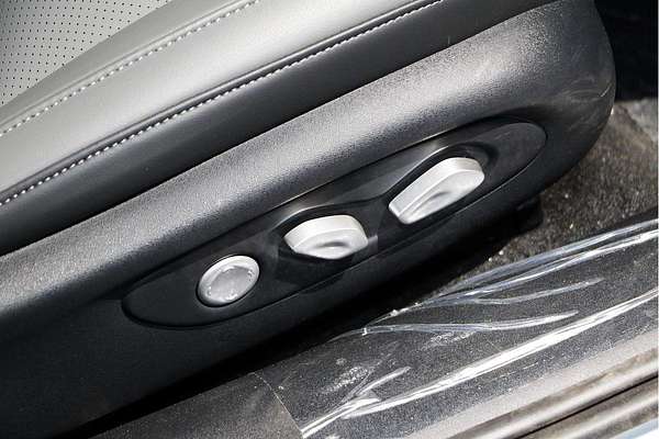 2025 MG IM5 Platinum P12L