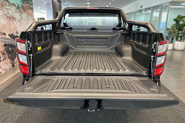 2025 Isuzu D-MAX BLADE 4X4