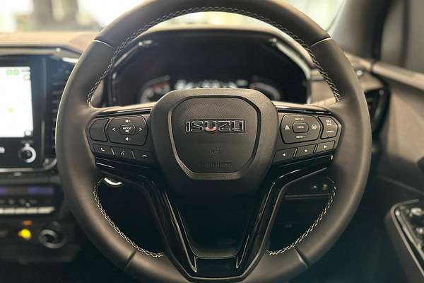 2025 Isuzu D-MAX BLADE 4X4