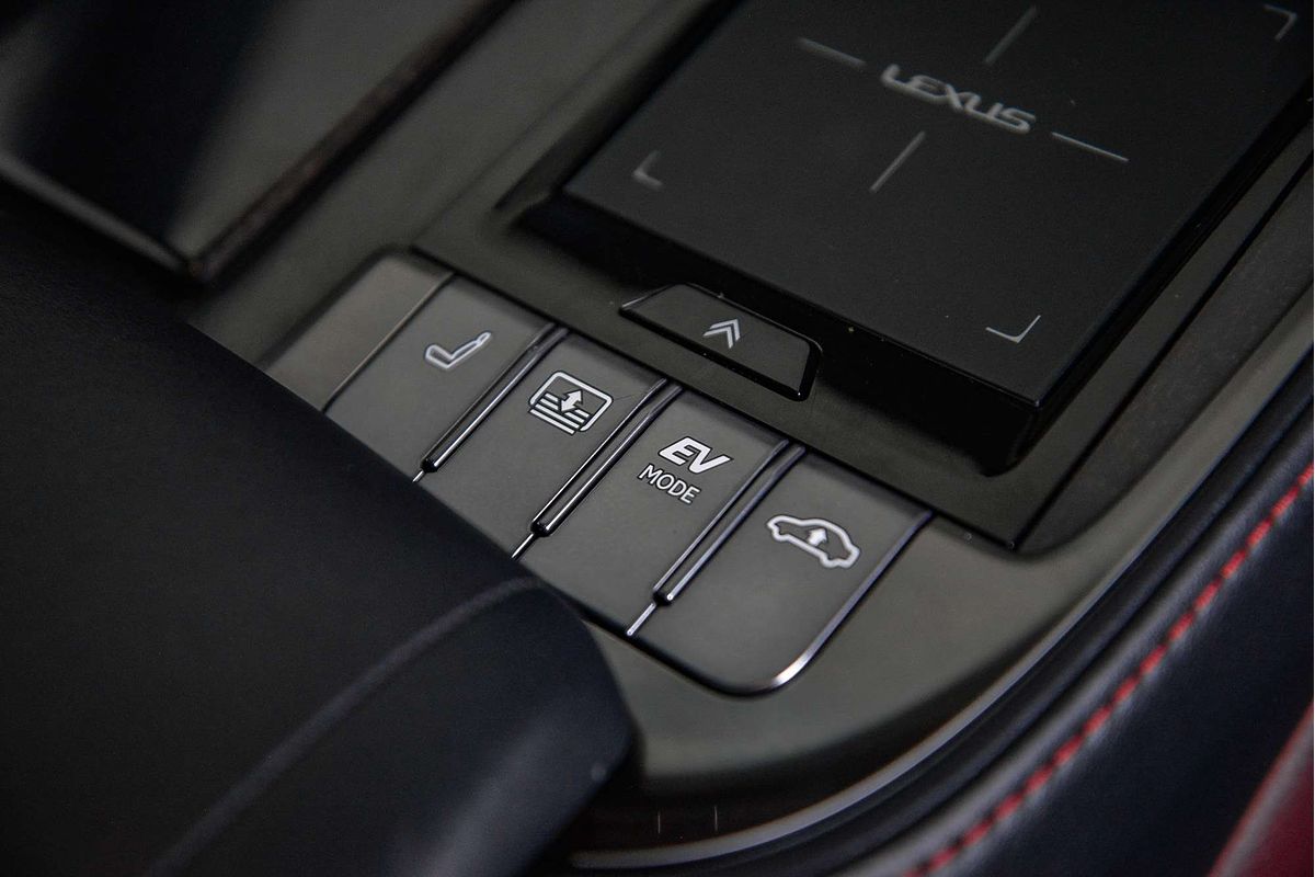 2018 Lexus LS LS500h Sports Luxury GVF50R