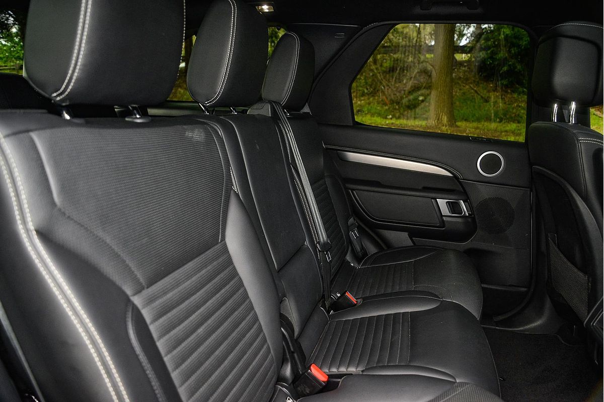 2023 Land Rover Discovery P360 R-Dynamic SE Series 5