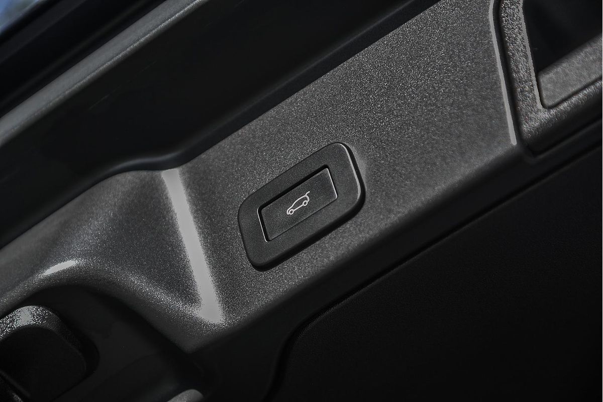 2023 Land Rover Range Rover Evoque P300e R-Dynamic HSE L551