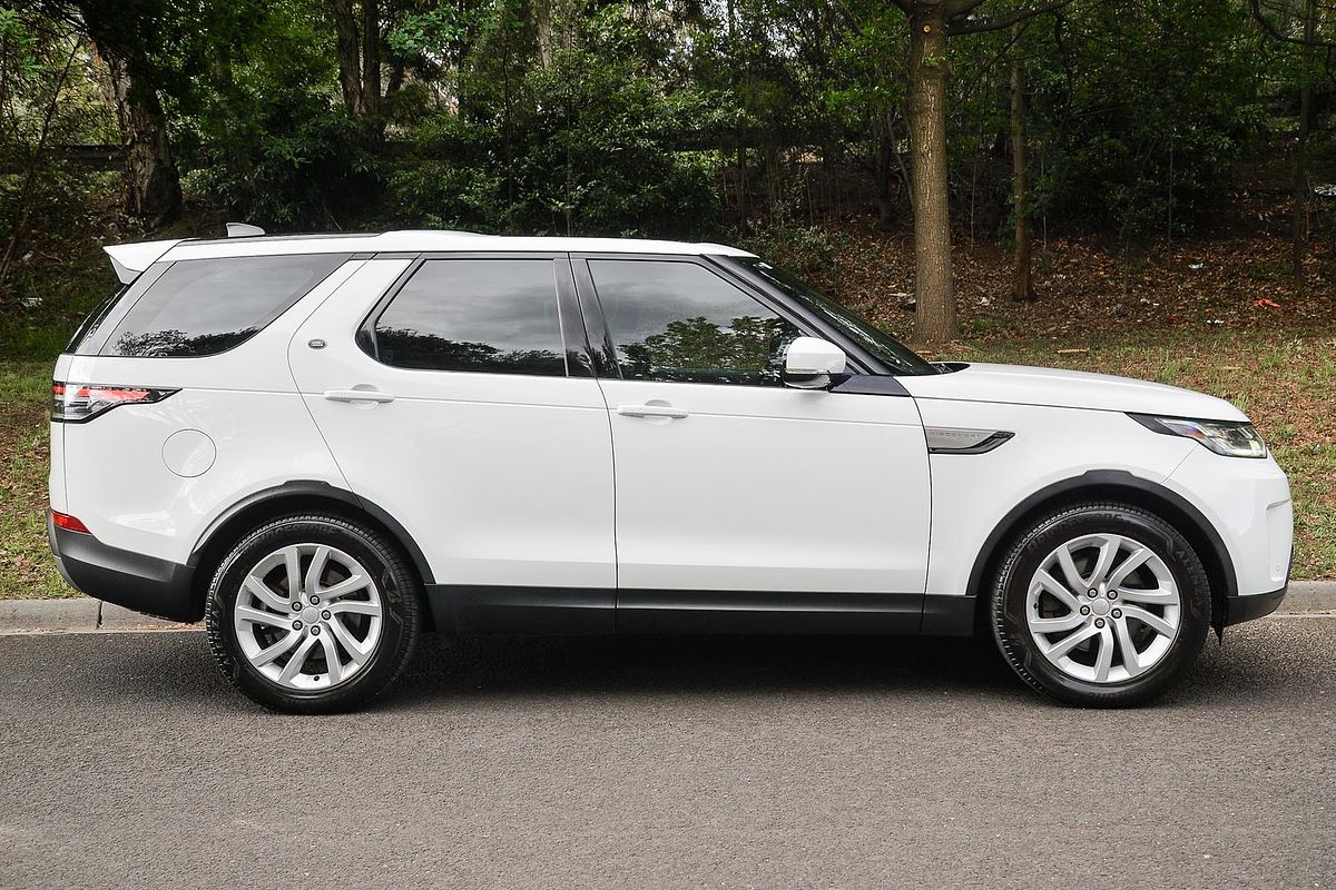 2020 Land Rover Discovery SD6 SE Series 5