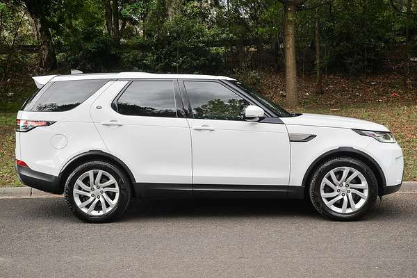 2020 Land Rover Discovery SD6 SE Series 5