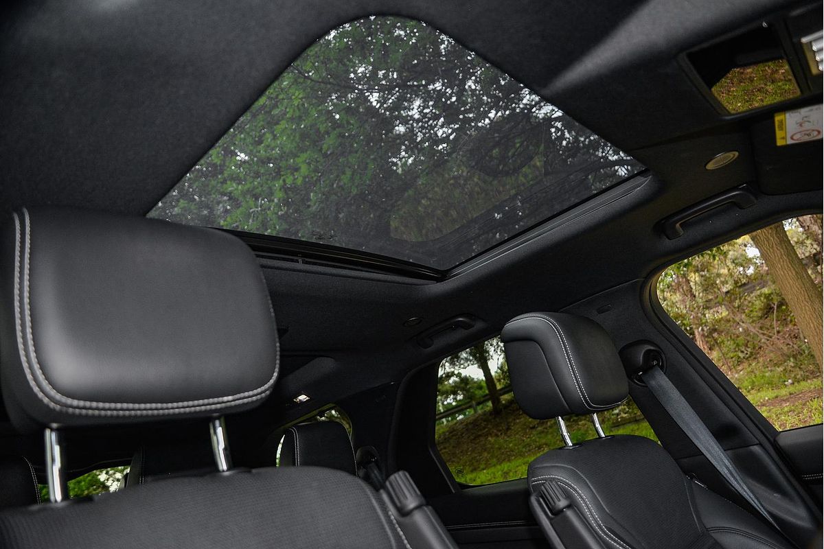 2023 Land Rover Discovery P360 R-Dynamic SE Series 5