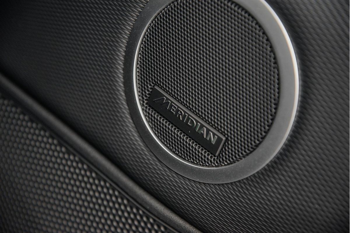 2023 Land Rover Discovery P360 R-Dynamic SE Series 5