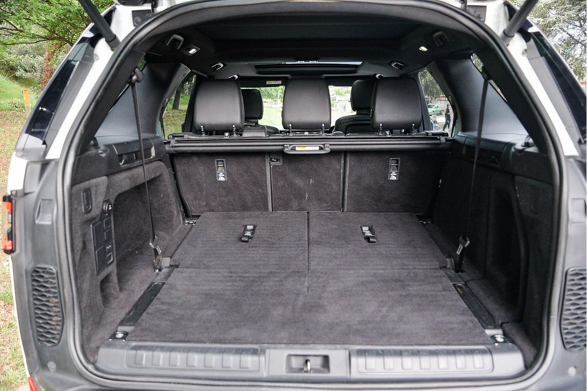 2020 Land Rover Discovery SD6 SE Series 5