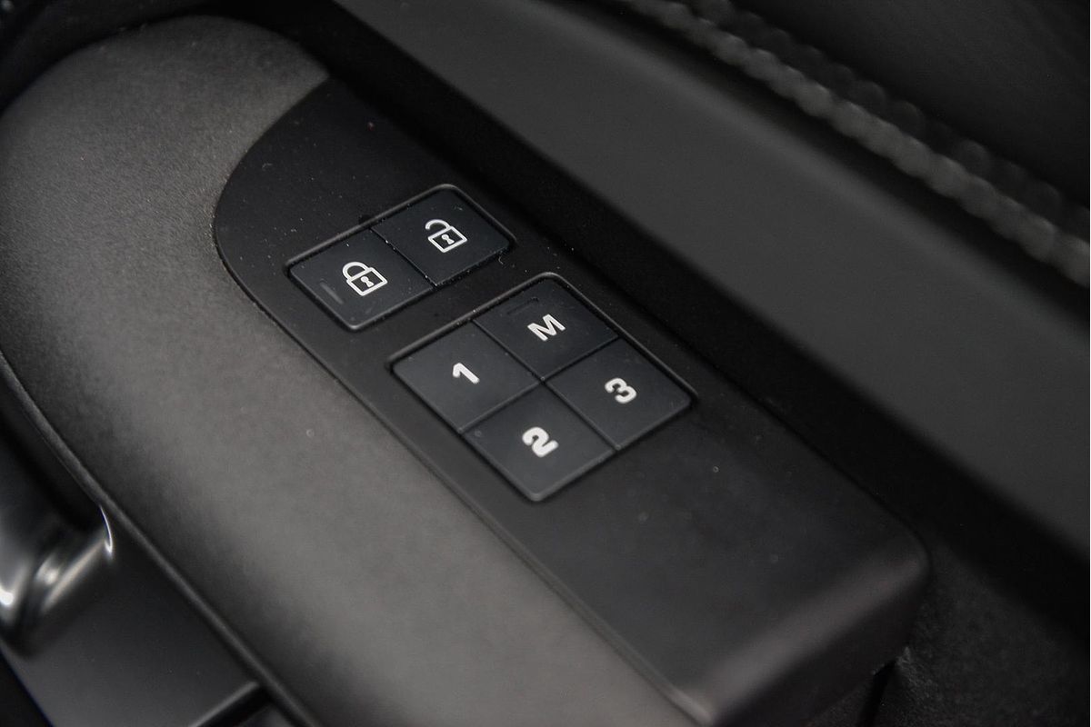 2023 Land Rover Discovery P360 R-Dynamic SE Series 5