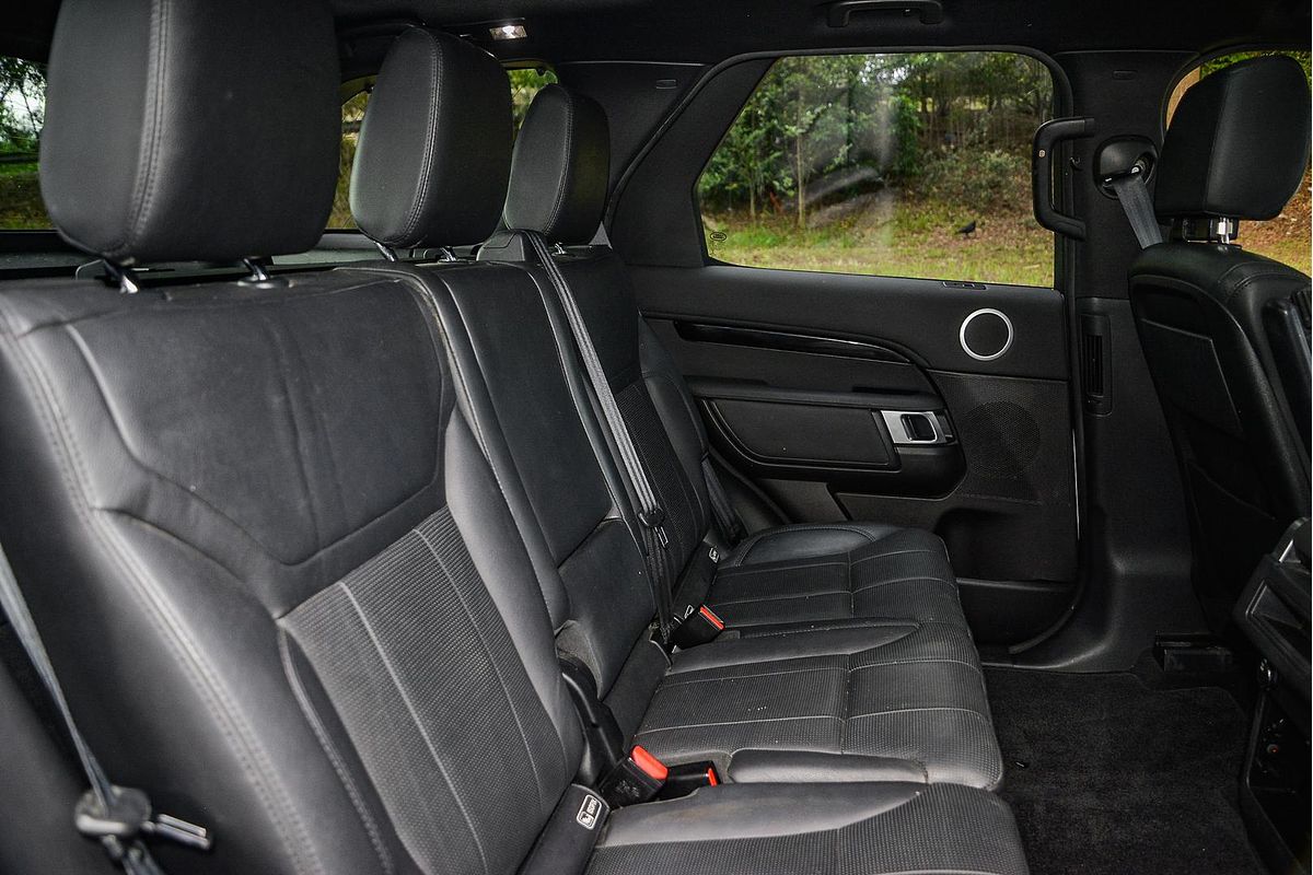 2020 Land Rover Discovery SD6 SE Series 5